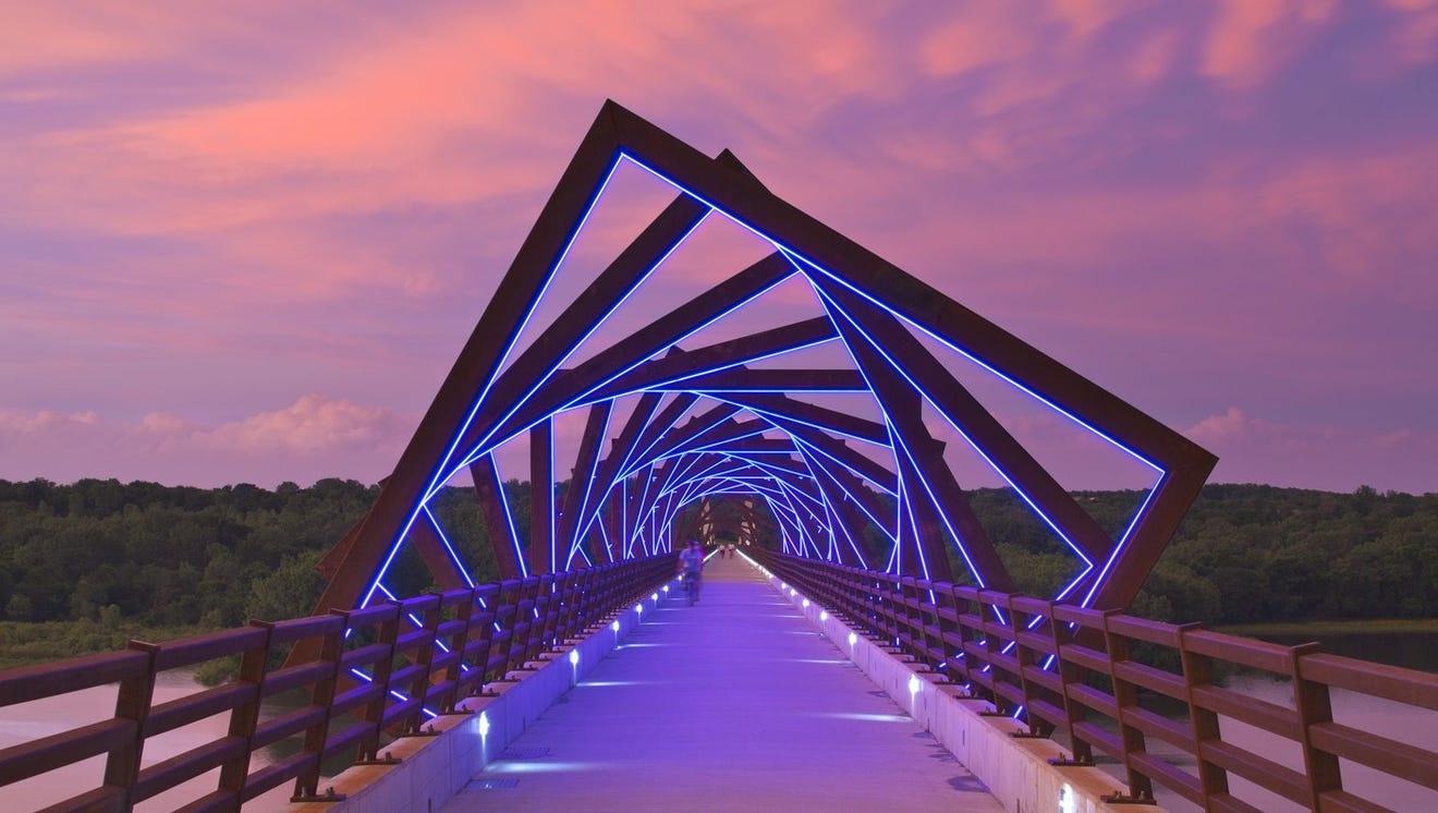 picture of the high trestle trail bridge